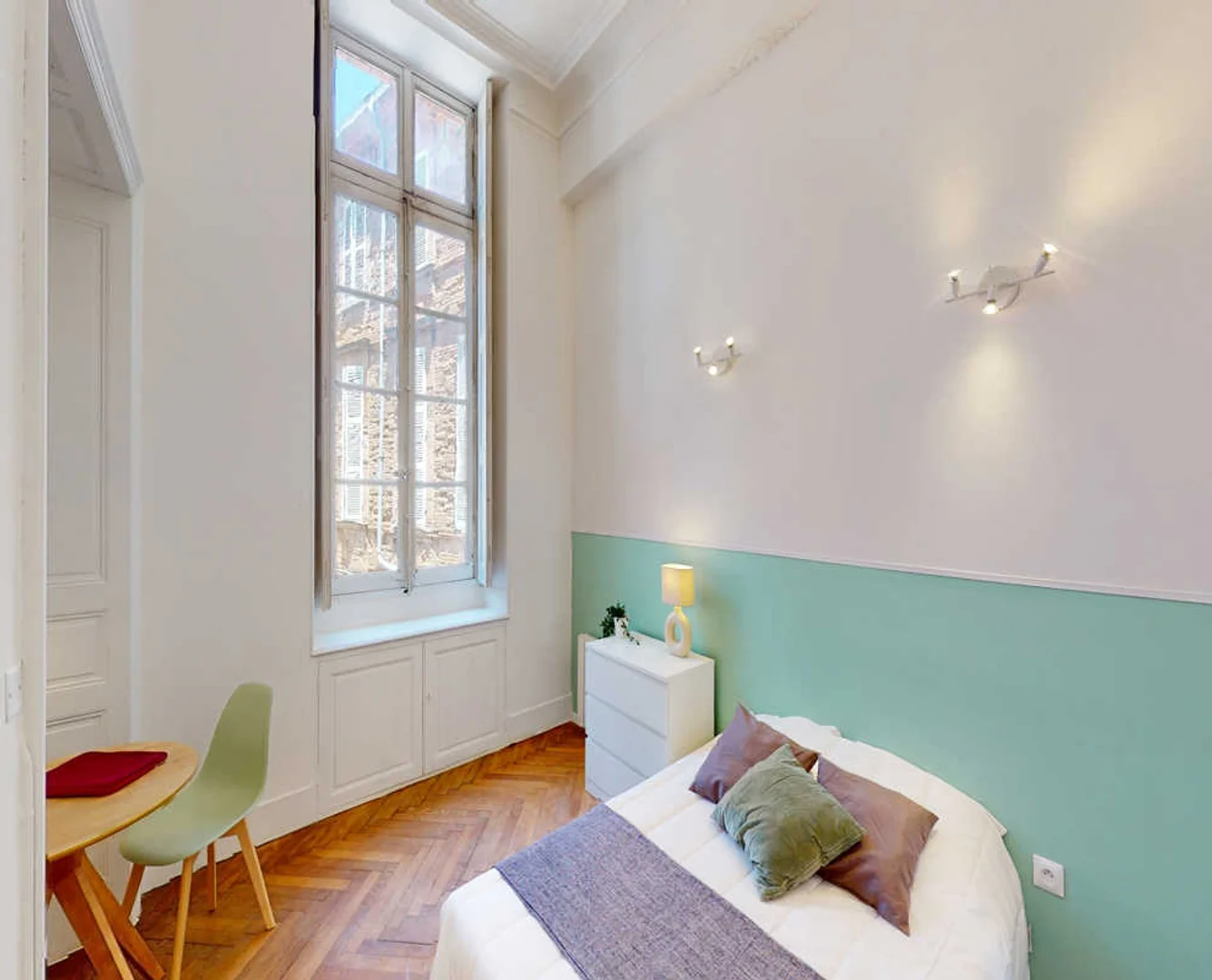Habitación estudiantil económica con ubicación conveniente en