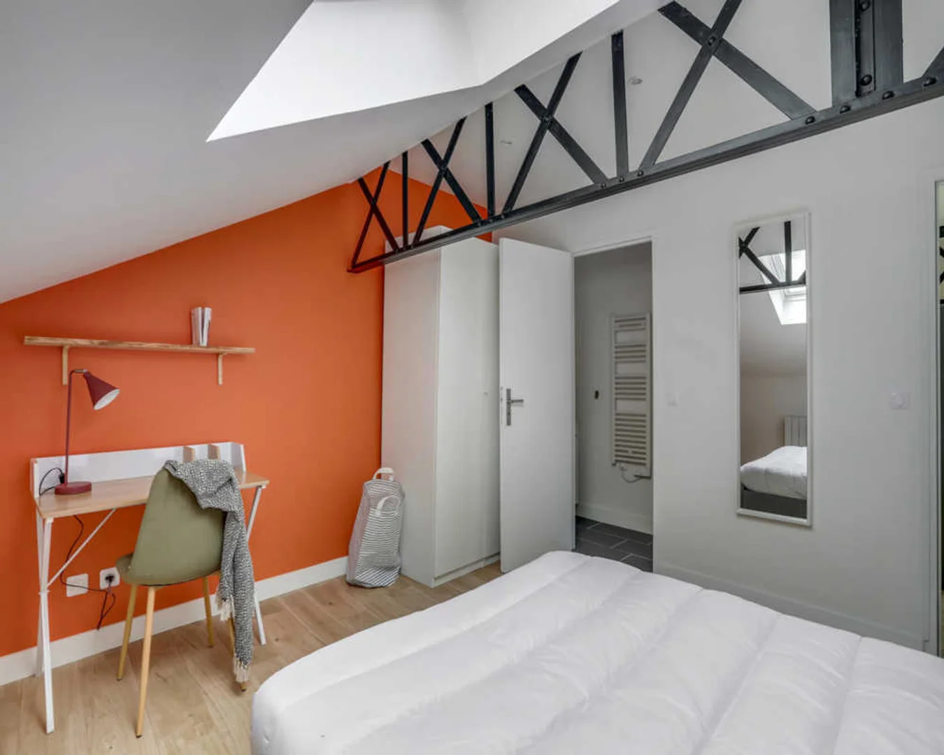 Chambre confortable pour étudiants disponible dans
