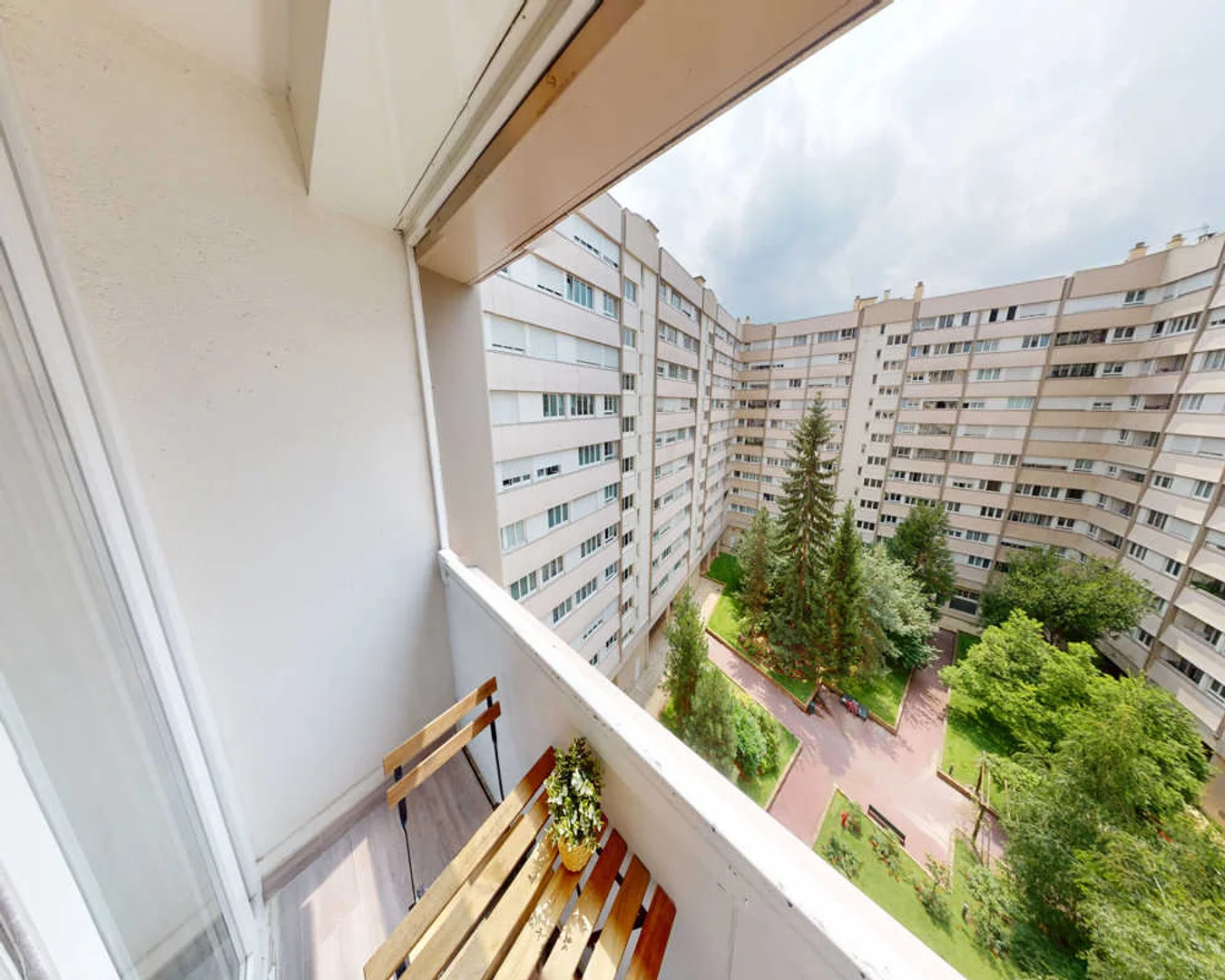 Quarto para alugar em apartamento de estudantes em , totalmente mobilado