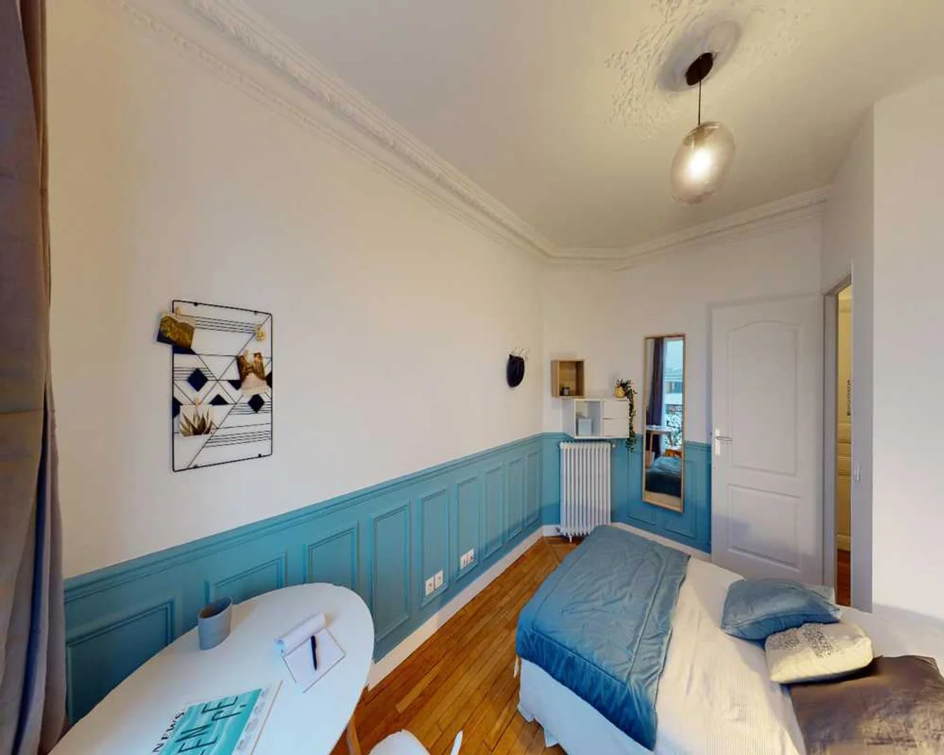 Chambre abordable pour les étudiants avec un bon éclairage dans