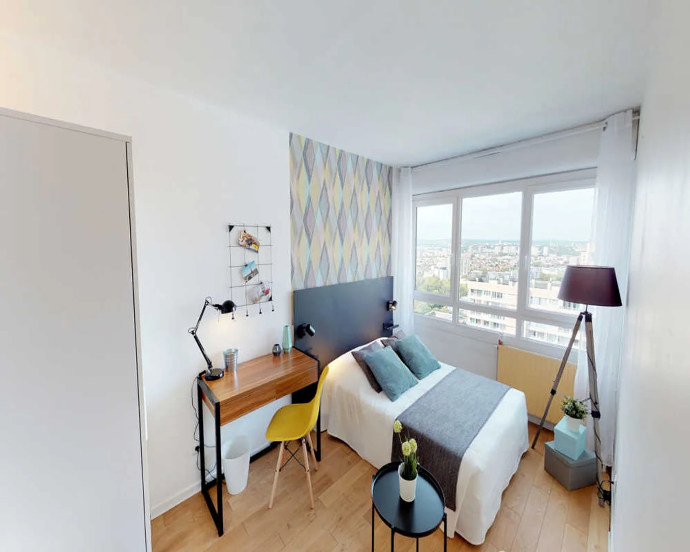 Habitación para estudiantes en  con área de estudio y facilidades compartidas