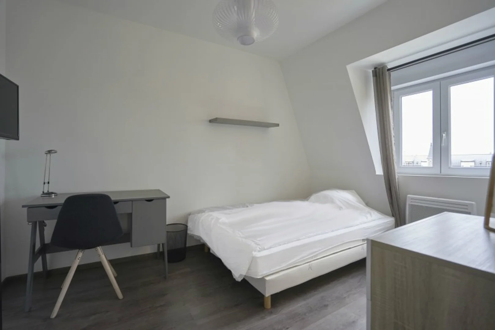 Comfortable and spacious student room in 