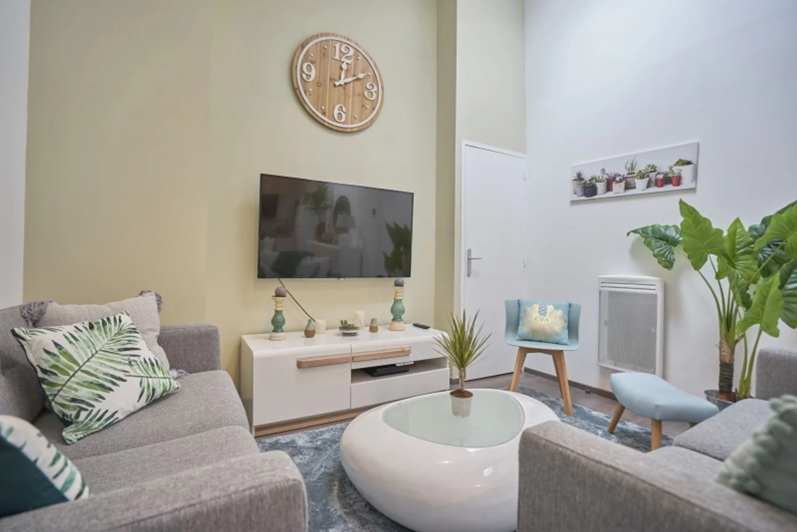 Comfortable and spacious student room in 