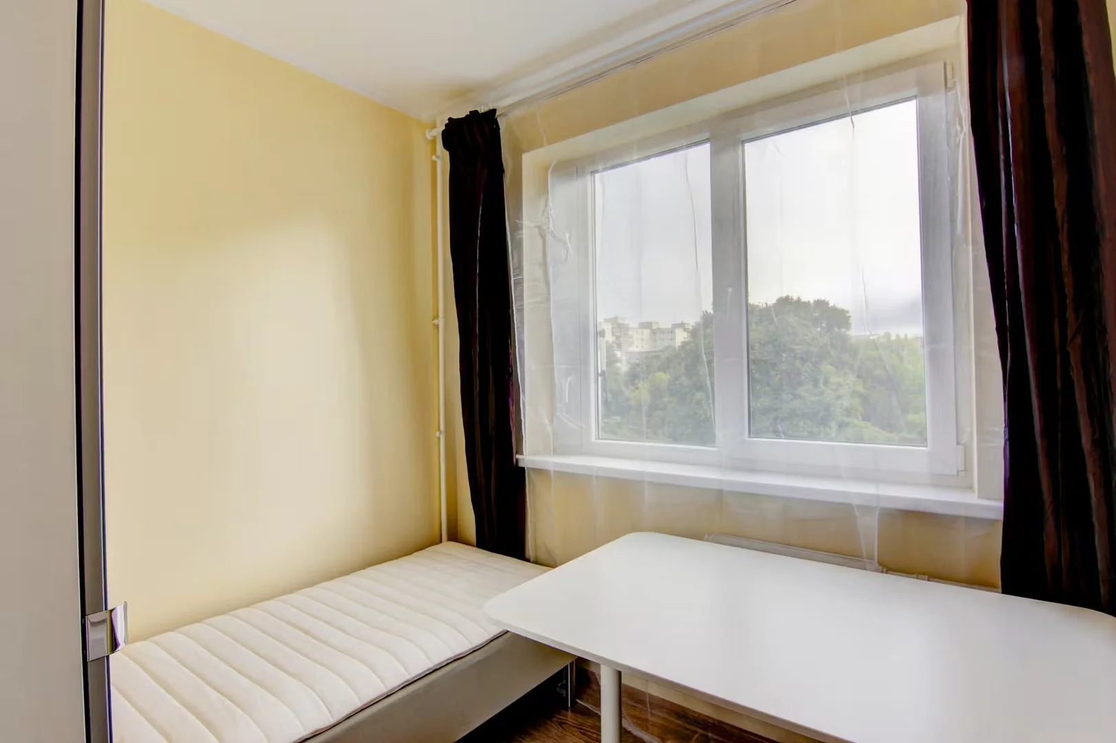 'de öğrenci dairesinde, tamamen mobilyalı kiralık oda