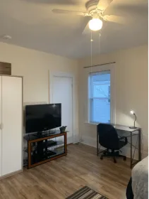 Mehrbettzimmer in 3-Zimmer-Wohnung Boston