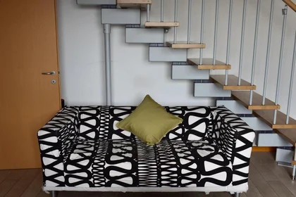 共享房间 在 Viale dell'Innovazione, 13的图像5