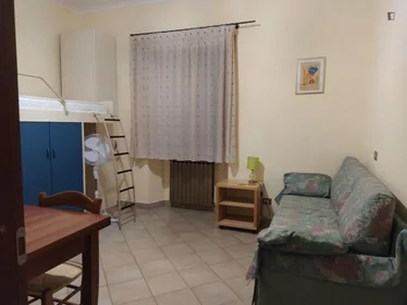 Privatzimmer in der Via Giuseppe Macchi, bild 1 von 15