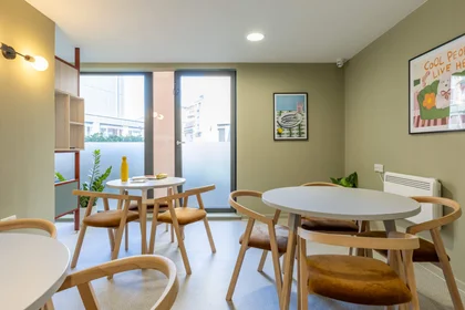 Habitación privada en residencia en 5 Dunaskin St, Glasgow G11 6QJ, United Kingdom, imagen 19 de 49