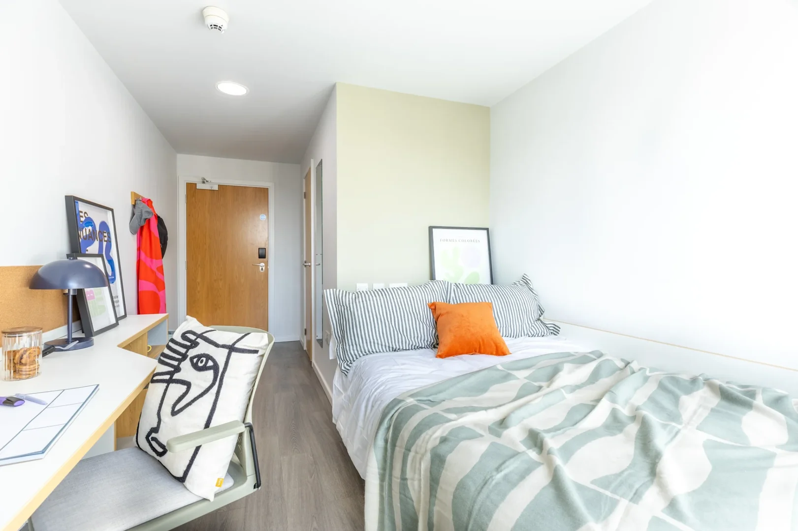 Quarto de estudante económico perto do campus em 