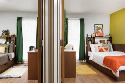 Privatzimmer in der 41 Holyrood Rd, Edinburgh EH8 8FF, United Kingdom, bild 1 von 10