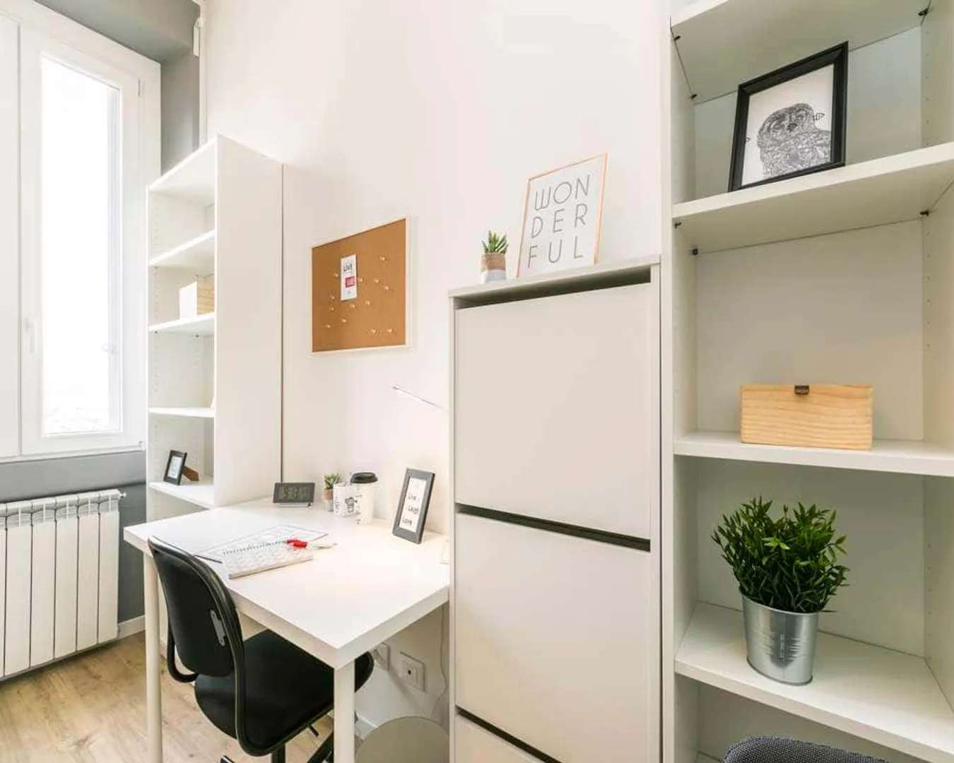 Chambre confortable pour étudiants disponible dans