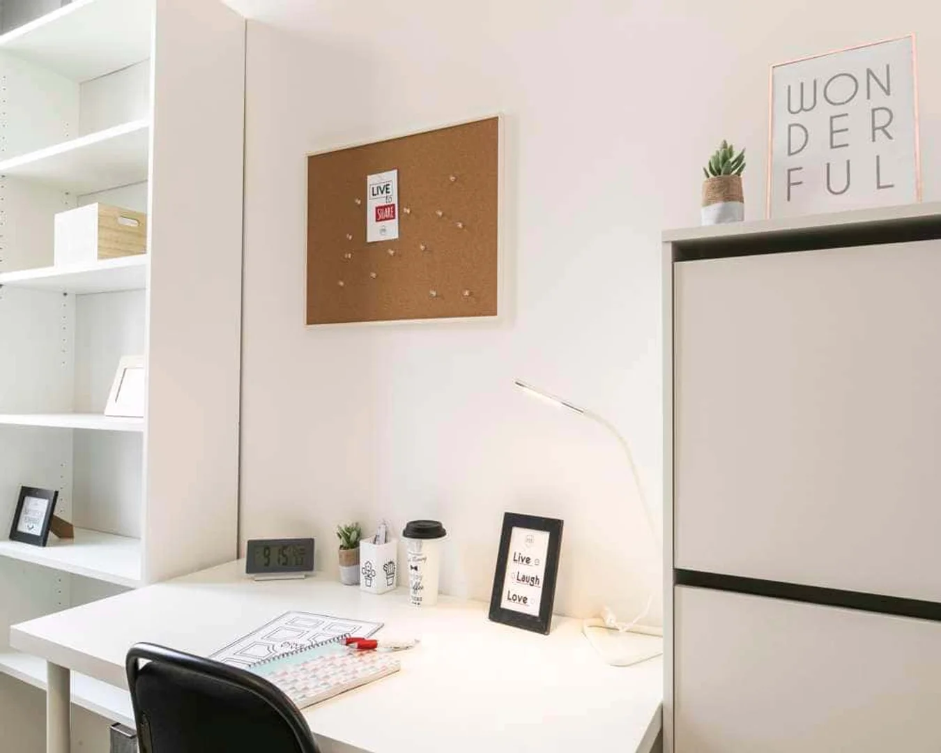 Chambre à louer dans un appartement d'étudiant à , entièrement meublée