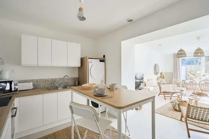 Habitación privada en 12 Rue des Cent-Têtes, 59300 Valenciennes, France, imagen 18 de 23