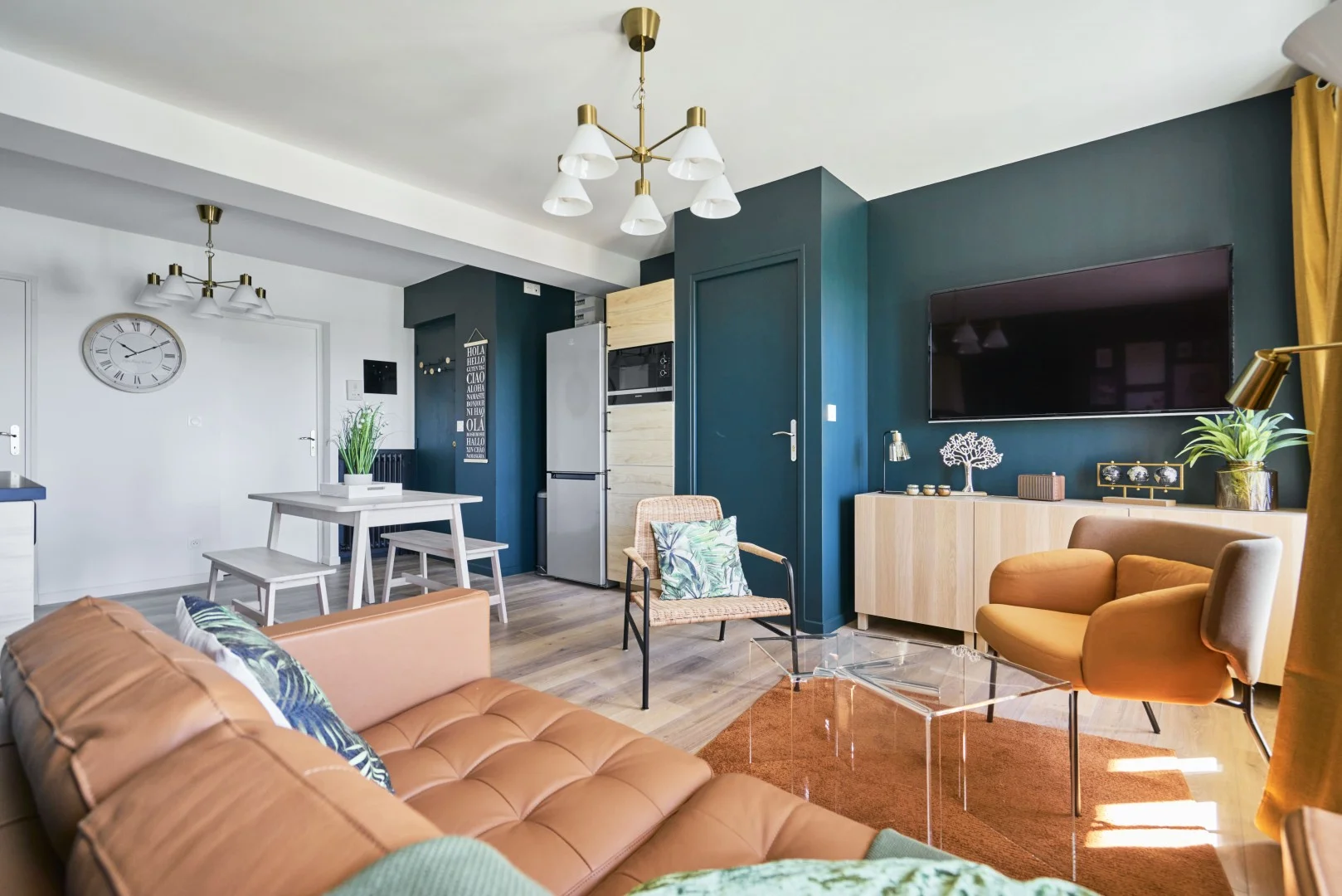 Habitación estudiantil luminosa y aireada con fácil acceso a la universidad en