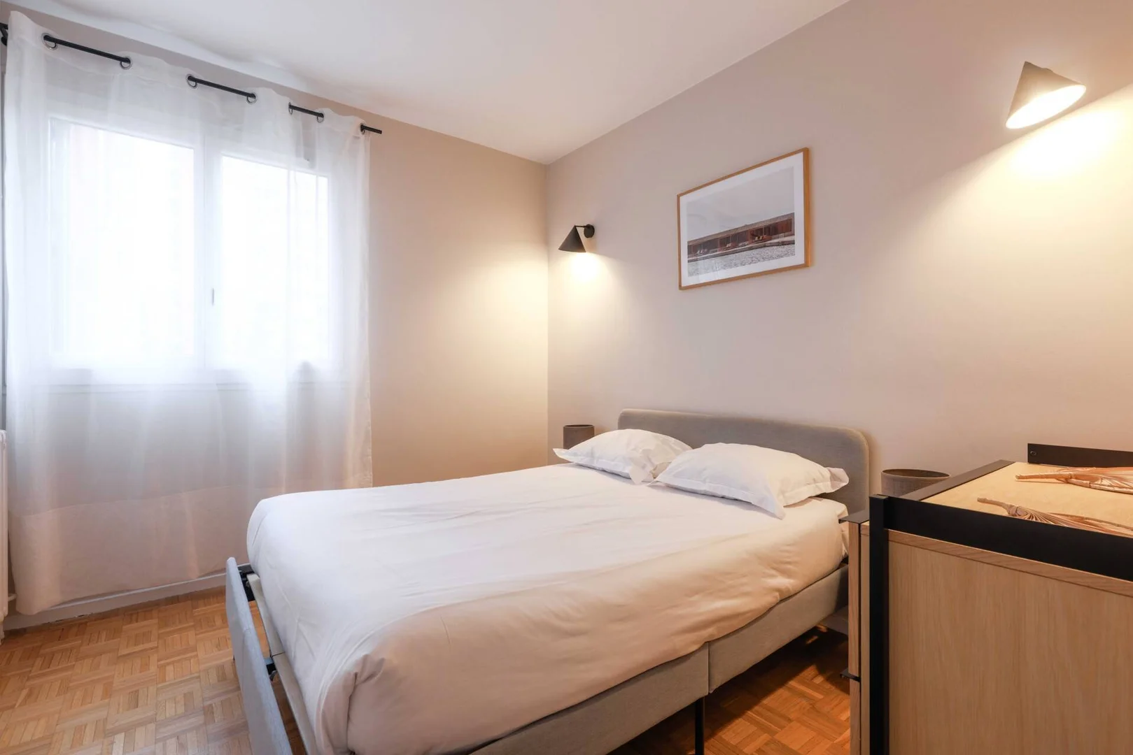 Quarto para alugar em apartamento de estudantes em , totalmente mobilado