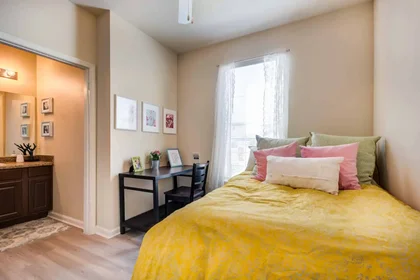 Habitación privada en Chase Hill Boulevard, imagen 1 de 10