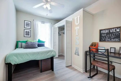 Habitación privada en Chase Hill Boulevard, imagen 1 de 19