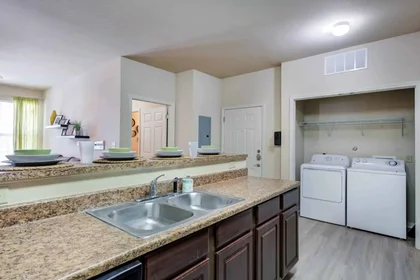 Habitación privada en Chase Hill Boulevard, imagen 2 de 19