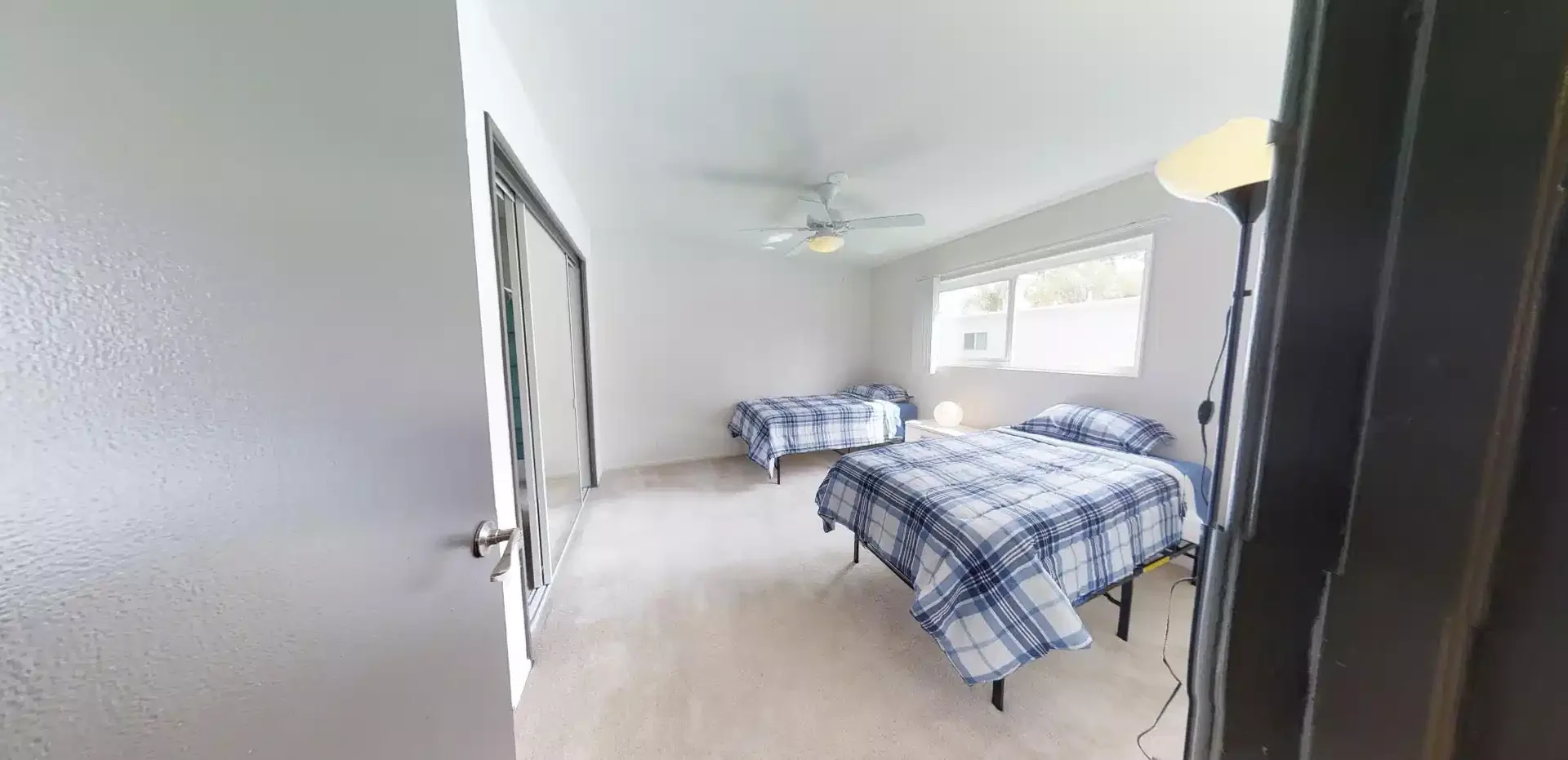 Functional student room perfect for studying in 