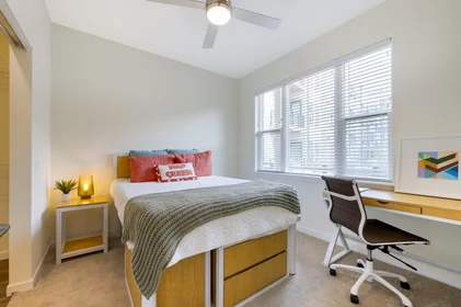 Özel oda konumu East Longview Avenue, 1 10 görüntüsü