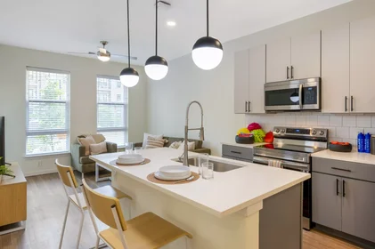 Özel oda konumu East Longview Avenue, 31 37 görüntüsü