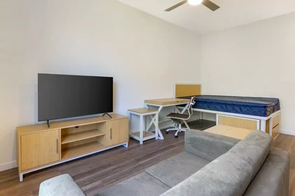 Özel oda konumu East Longview Avenue, 33 37 görüntüsü