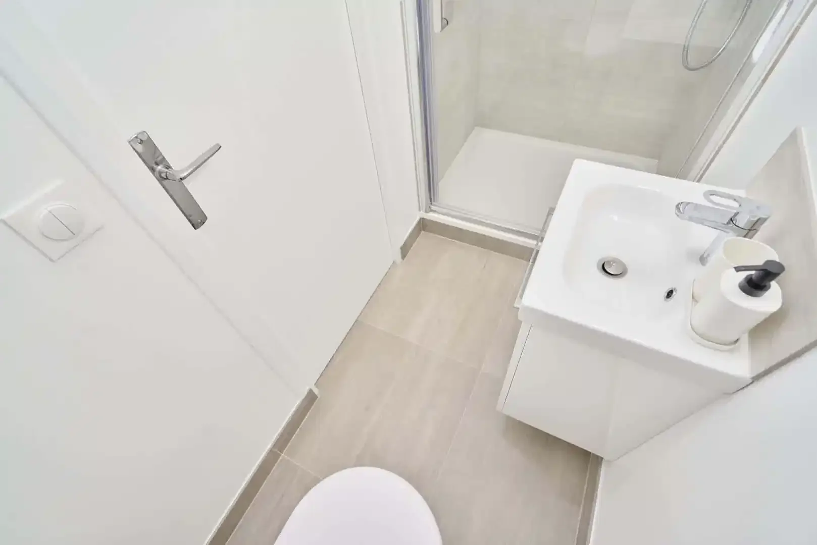 Student-friendly room in with modern amenities