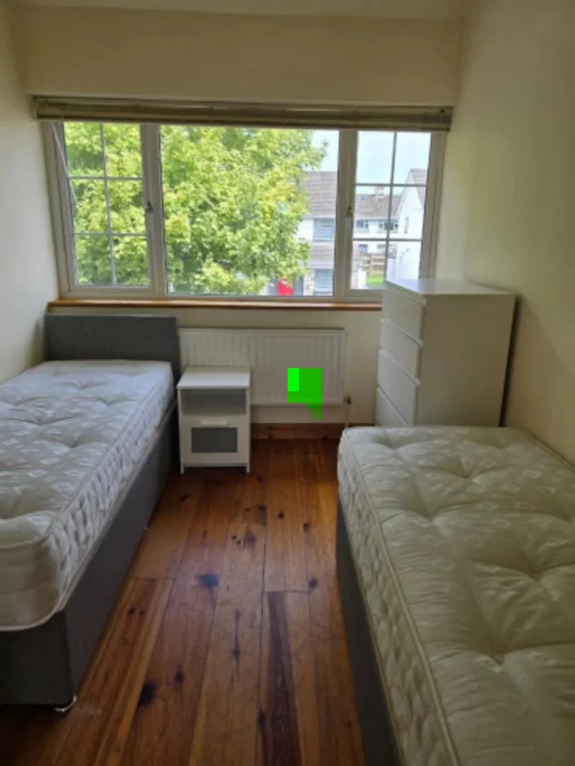 'de öğrenci dairesinde, tamamen mobilyalı kiralık oda