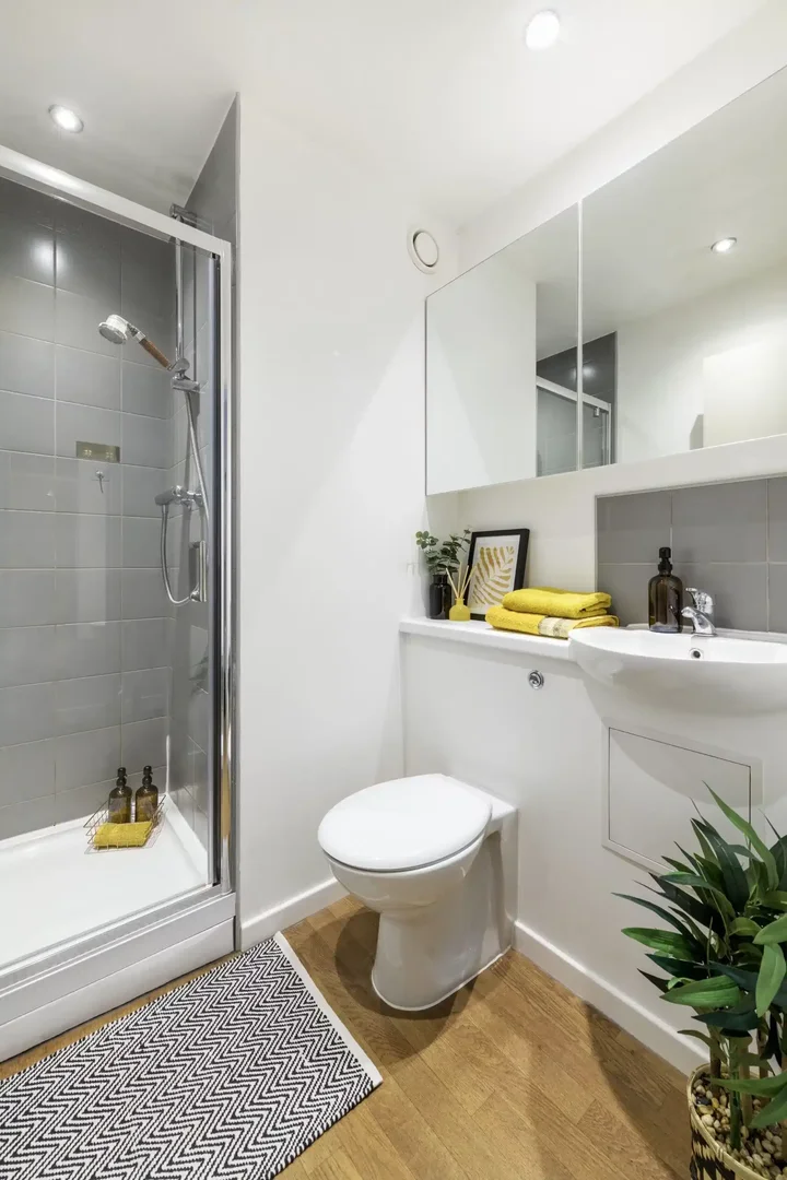 Quarto para alugar em apartamento de estudantes em , totalmente mobilado