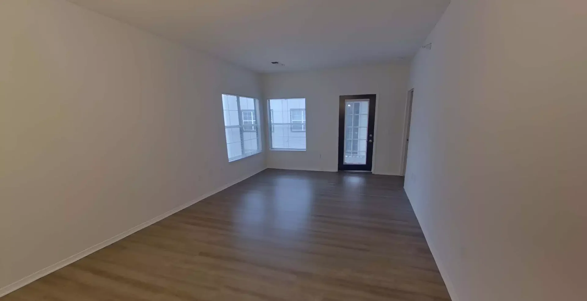 Economical student room with convenient location in 