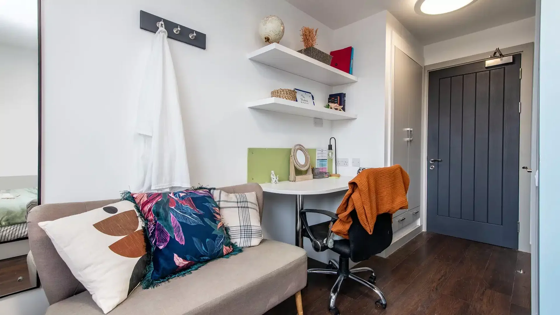 Quarto de estudante económico com localização conveniente em 