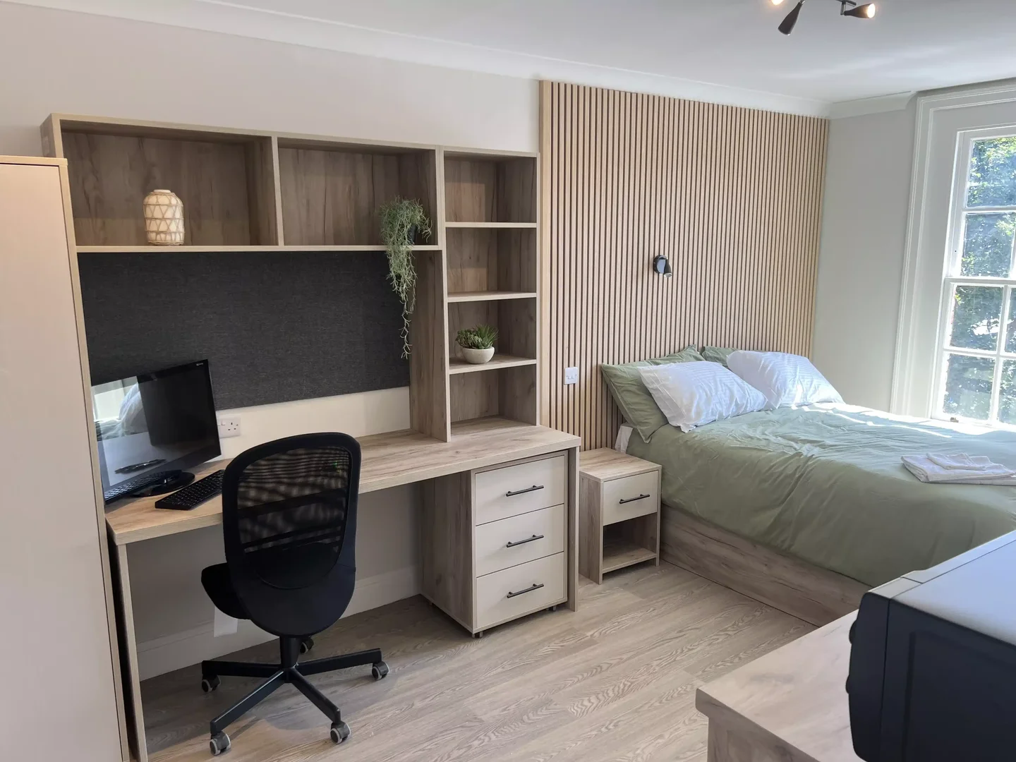 'de öğrenci dairesinde, tamamen mobilyalı kiralık oda