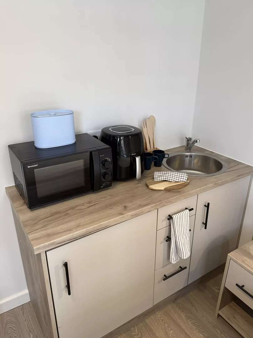 'de öğrenci dairesinde, tamamen mobilyalı kiralık oda