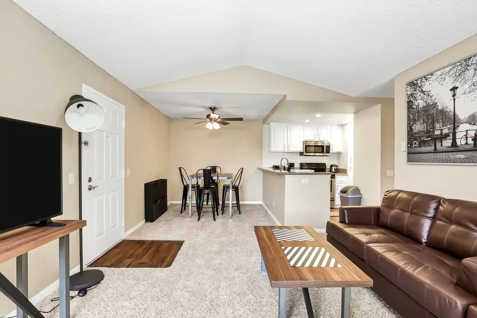 Student-friendly room in with modern amenities