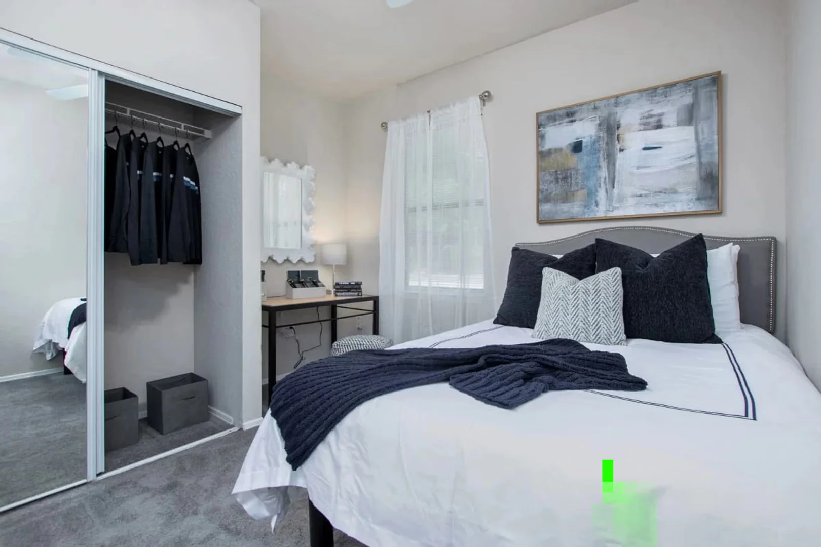 Habitación estudiantil amplia y cómoda en