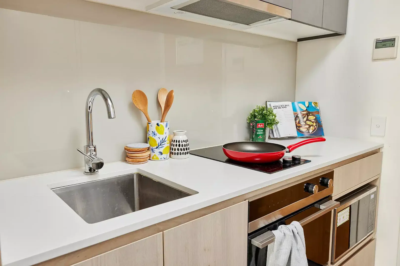Asequible apartamento estudio con características esenciales en 