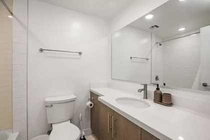 Quarto privado em Whitley Avenue, imagem 2 de 41