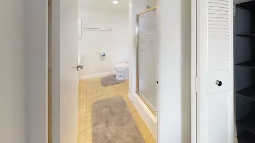 Stanza privata in Whitley Avenue, immagine 19 di 41
