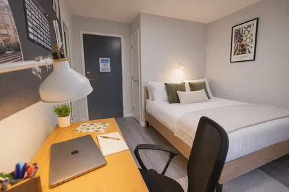 Private room at Faraday Road, image 1 of 10
