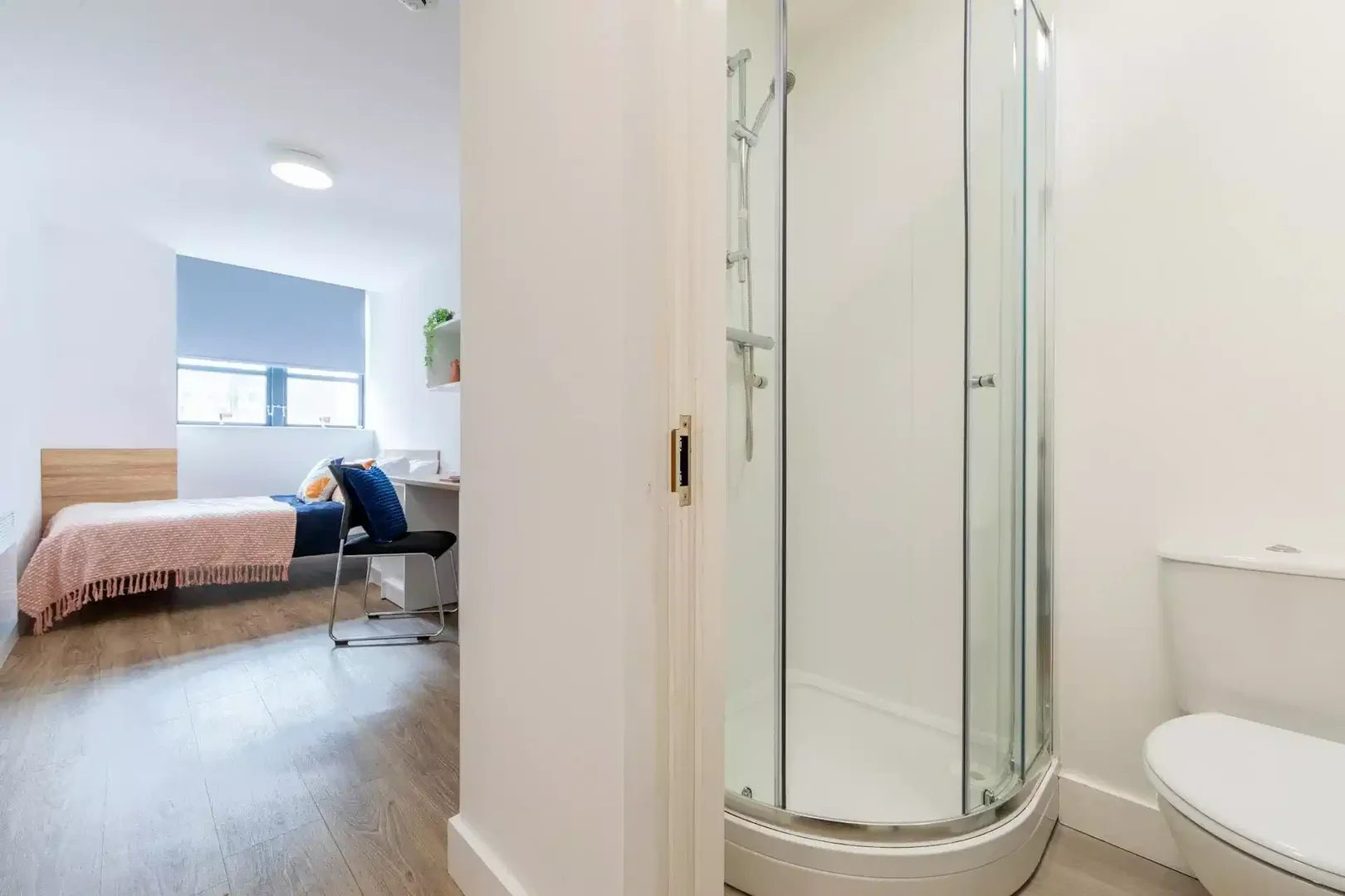 Quarto de estudante económico com localização conveniente em 