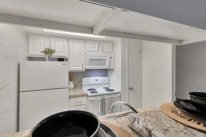 Studio at Stone Canyon Road, image 3 of 41