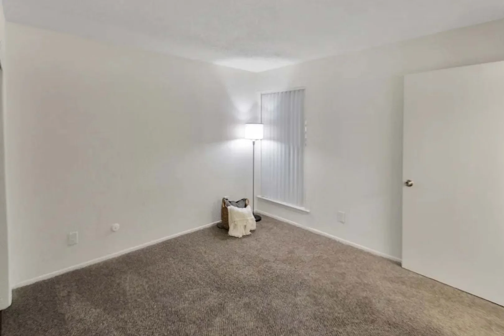Student-friendly studio with excellent transport links in 