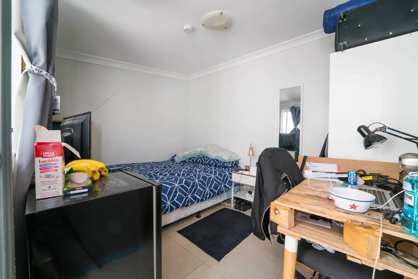 Habitación estudiantil amplia y cómoda en 