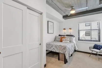 Private room at Forbes Avenue, image 1 of 10