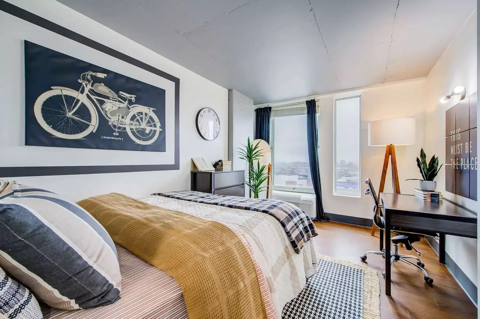 Affordable room for students with ample lighting in 