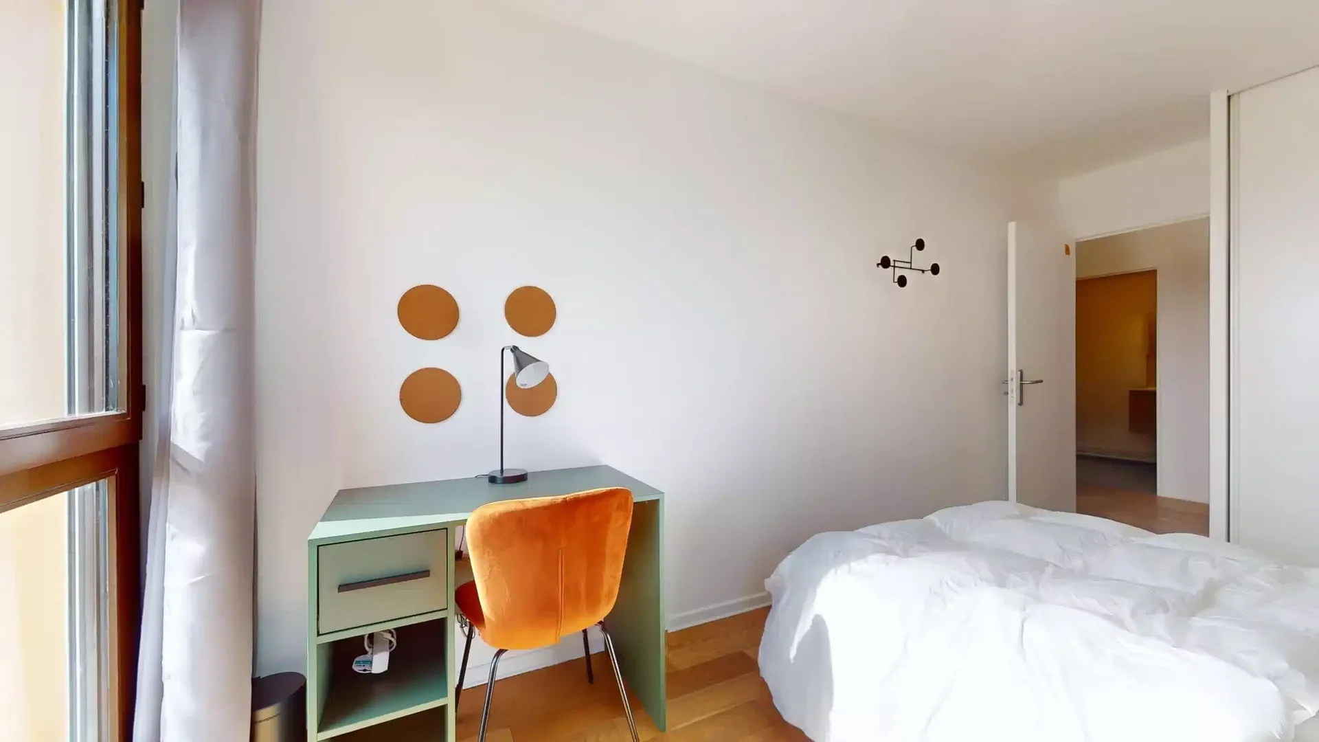 Economical student room with convenient location in 