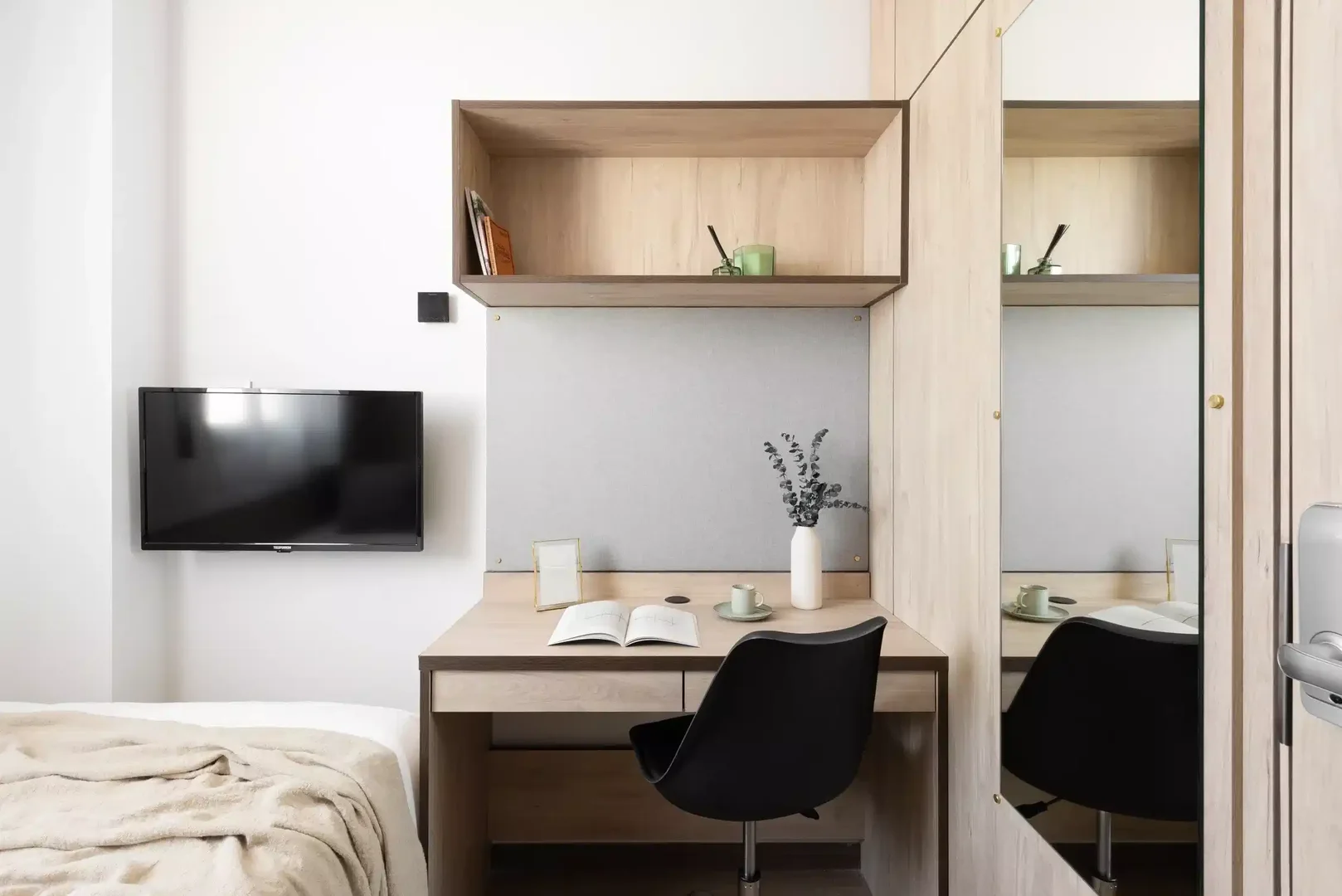 Functional student room perfect for studying in