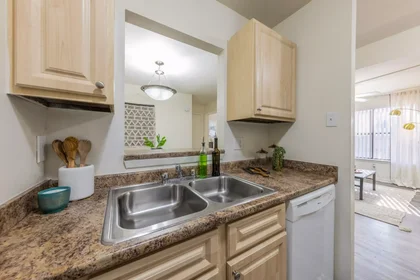 Private room at Lincoln Avenue, image 6 of 30