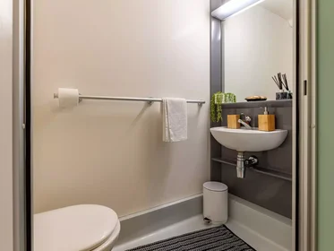 Quarto privado em Crown Place, imagem 5 de 44