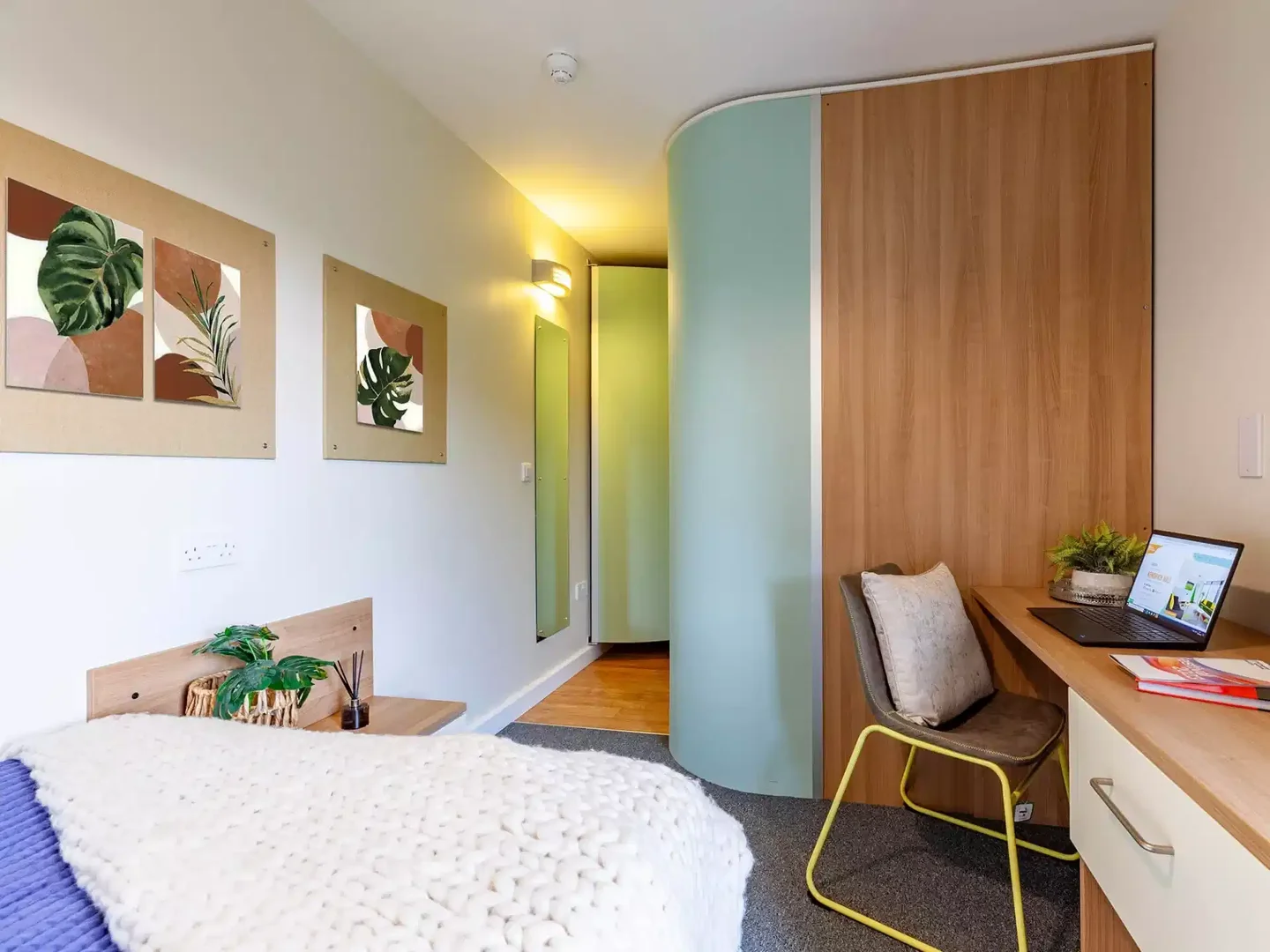 Quarto de estudante económico com localização conveniente em 